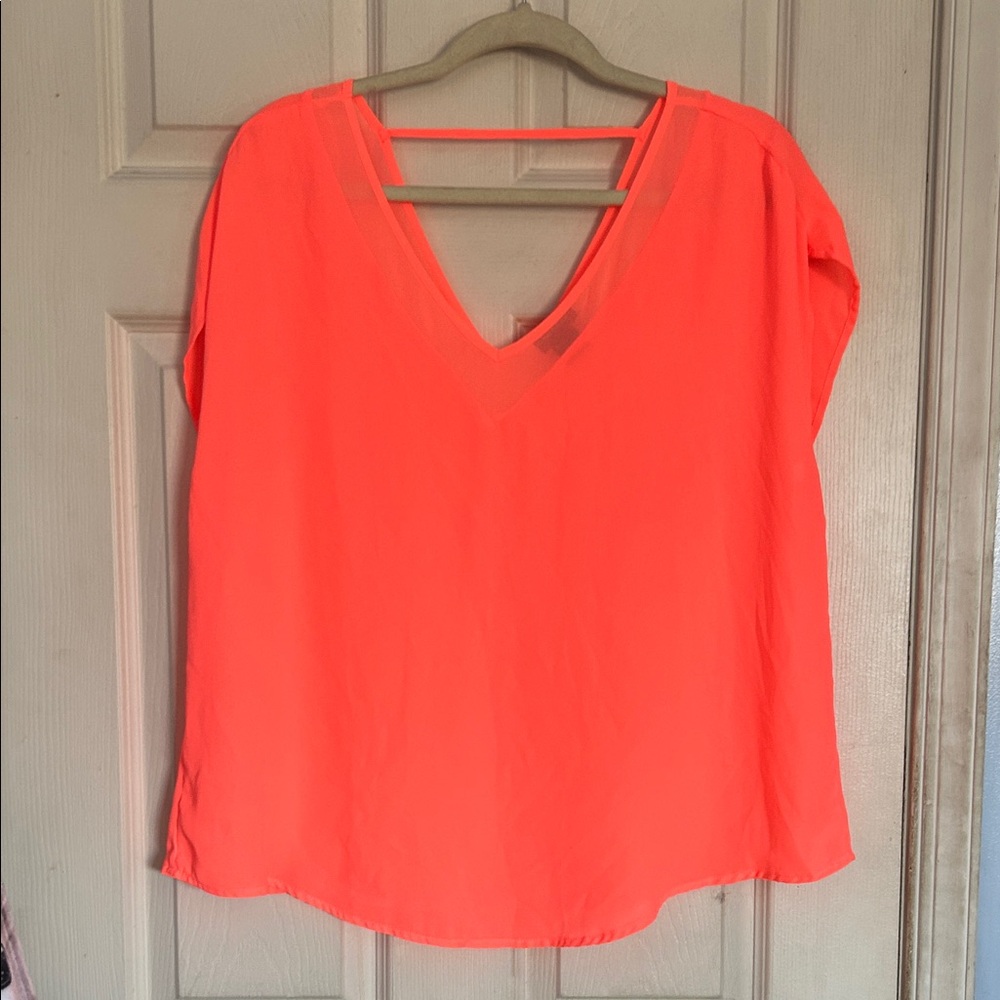 Torrid open v back neckline chiffon coral/pinkish orange blouse size medium